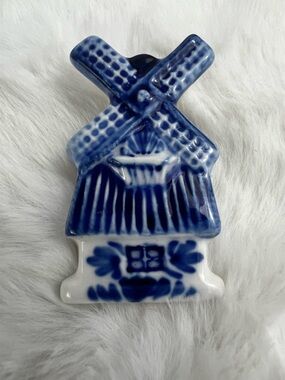 Vintage Windmill Brooch/Pin